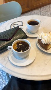 Tres cafeterías imperdibles en la CDMX para disfrutar con tu bolso Leonora