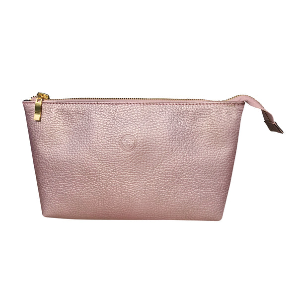 Makeup bag perfecta para que lleves todo lo que necesitas en tu rutina diaria, bolsa mediana de piel y hecha en México